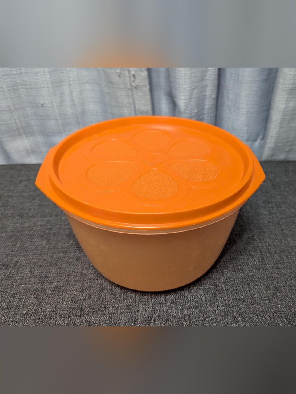 Vintage Rubbermaid Daisy 6 CUP Storage Container J-3216 Orange